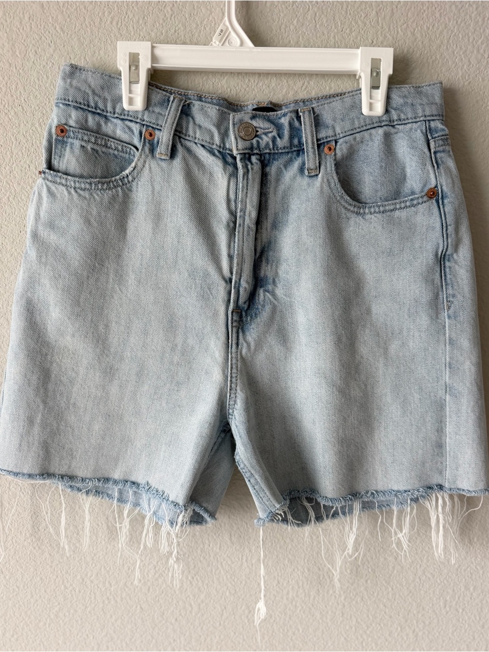 Gap Denim Mom Shorts Women’s 6 High Rise Light Wash 100% Cotton Cut Off Raw Hem